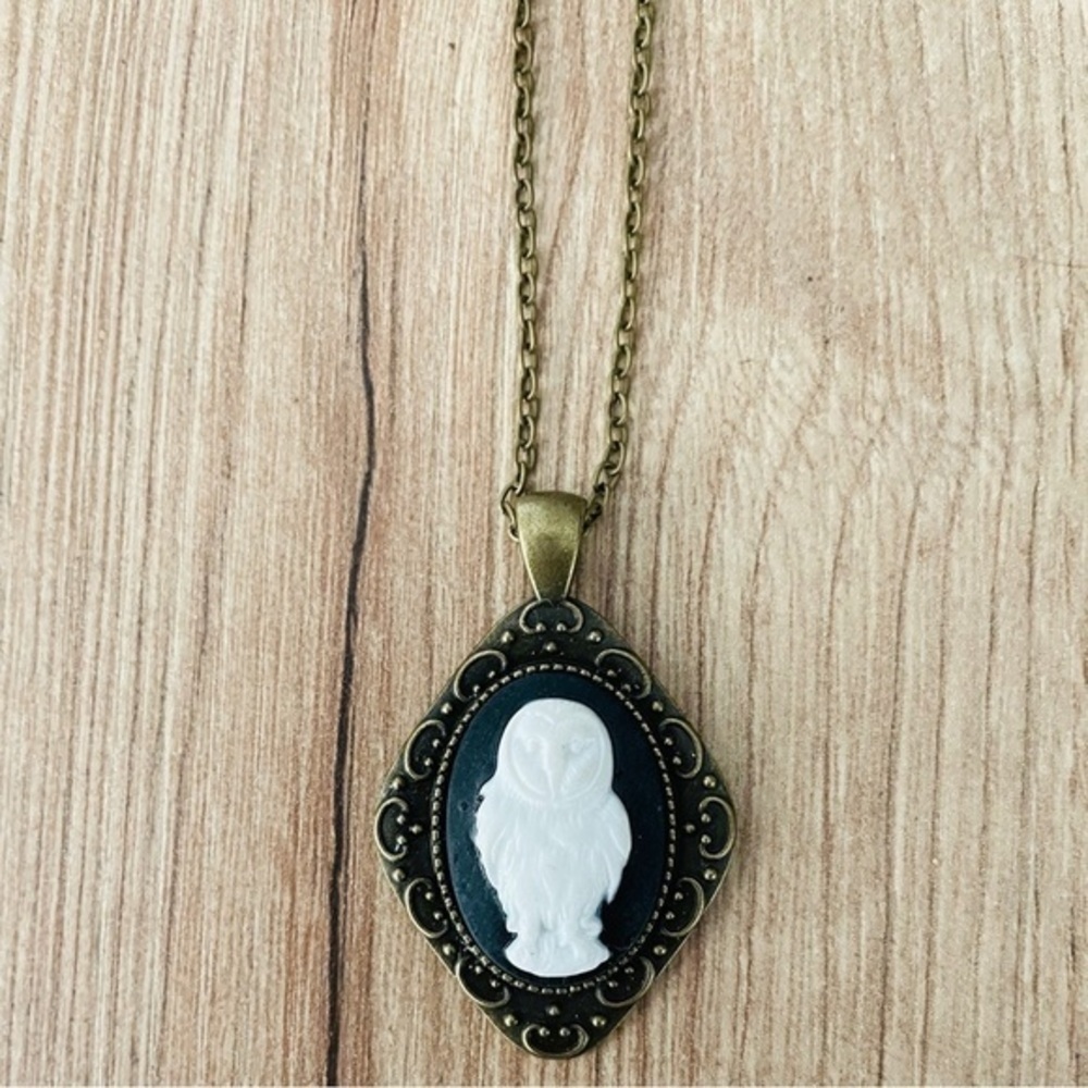 NWT, Black and White Owl Cameo Victorian Style Necklace